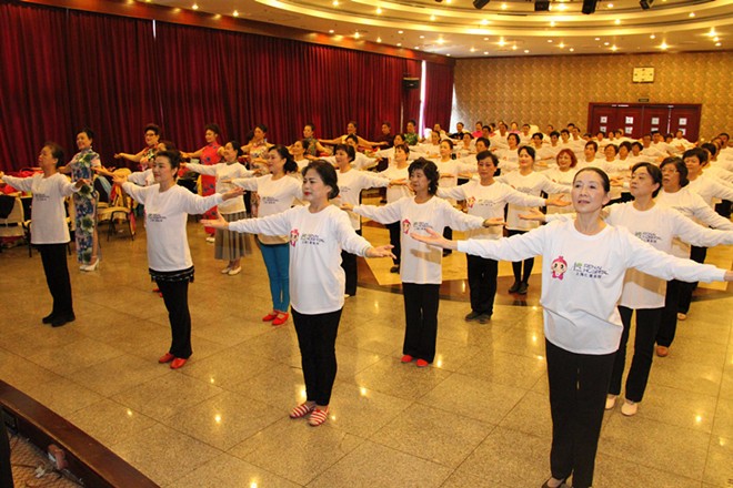 上海仁爱医院知青志愿者们表演的手语操首次登陆国际舞台